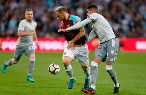 更是两人未 更是两人未